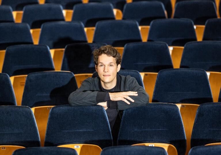 Lukas Sternath sitting in a seat of an empty concert hall