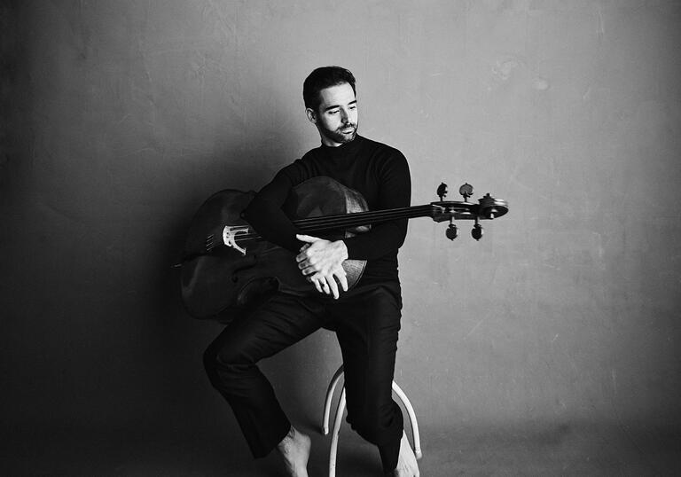 Pablo Ferrandez holding his cello