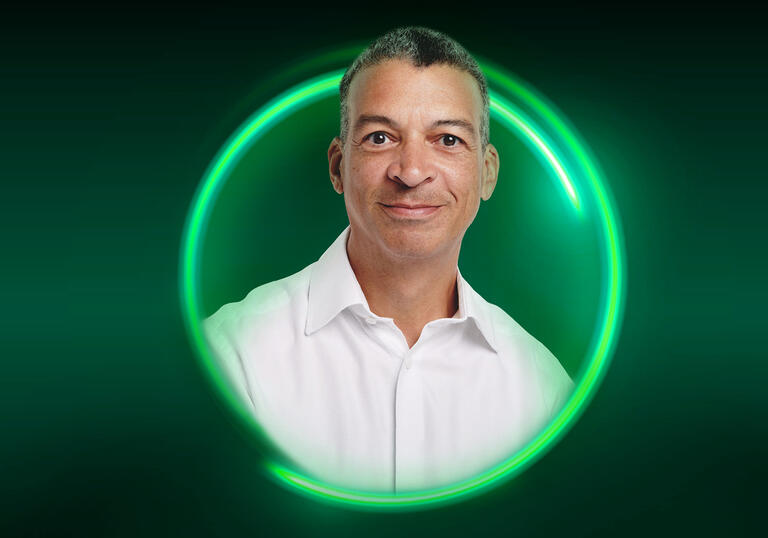 An image of Roderick Williams surrounded by a green circle against a green background