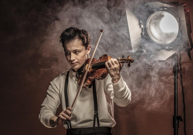Johan Dalene playing the violin