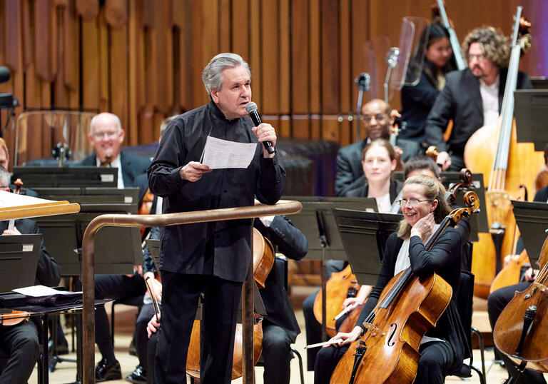 Sir Antonio Pappano talking to the audience in the Barbican concert hall