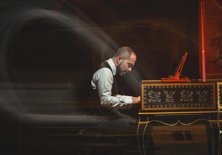 Mahan Esfahani at the harpsichord