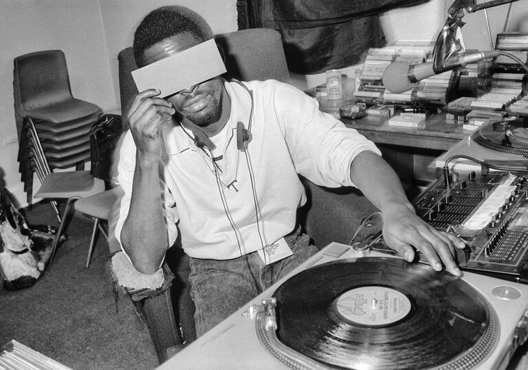 DJ Tee broadcast from three-year-old pirate radio station Kiss-FM studio. Photo by Jeff Veitch.