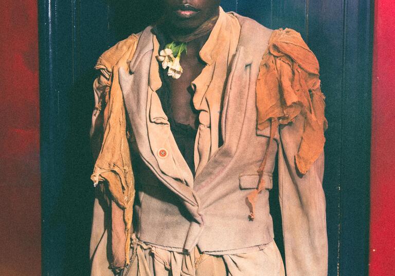 Paolo Carzana, Autumn Winter 2025, Dragons Unwinged at the Butchers Block. Headwear and creative consulting by Nasir Mazhar. Styling and creative consulting by Patricia Villirillo. Photograph by Joseph Rigby. Courtesy of Paolo Carzana