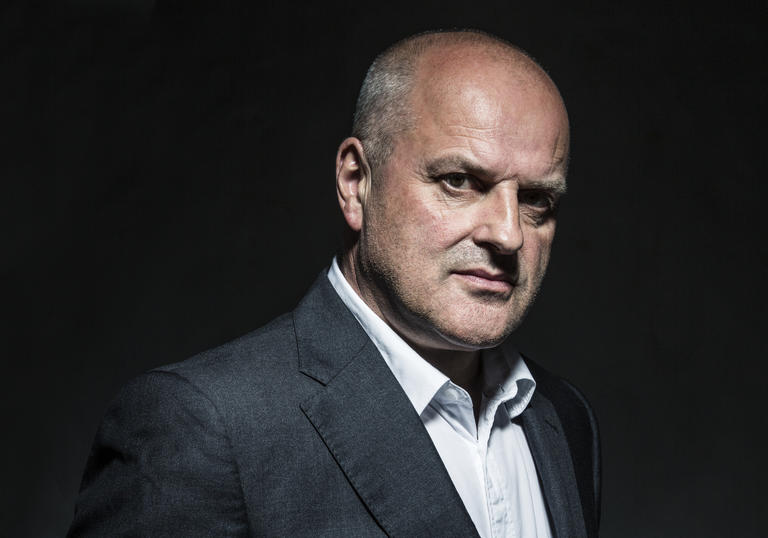 A headshot of Christopher Purves