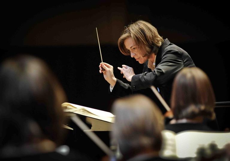A picture of Laurence Equilbey conducting