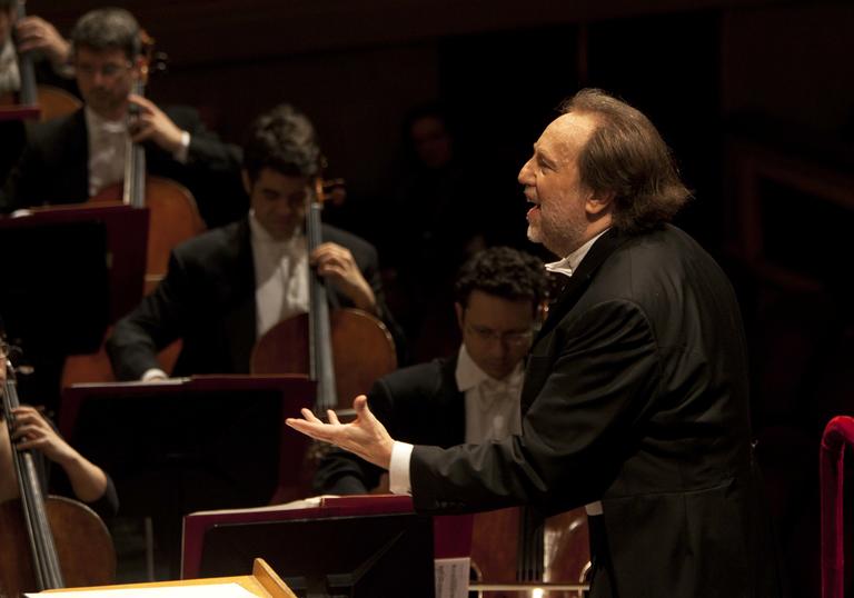 A picture of Riccardo Chailly conducting