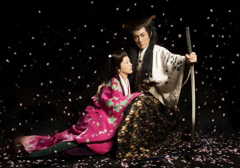 Photo of two people on stage in traditional Japanese dress