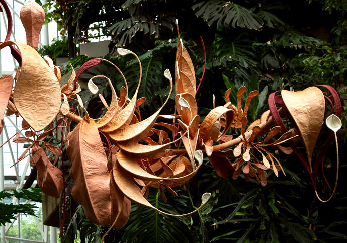 Image of sculpture: In the thick of the twilight
