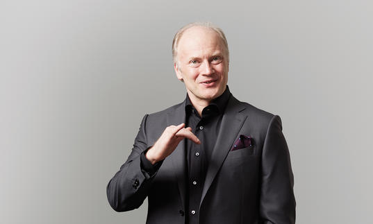 Photo of Gianandrea Noseda in black suit