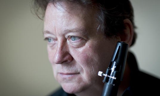 Andrew Marriner holding clarinet