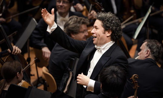 photo of gustavo dudamel conducting