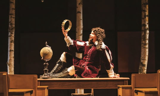 Guildhall opera singer performing an Opera Scene, holding a crown