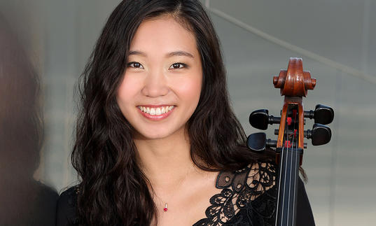 Image of Dahae Kim with cello