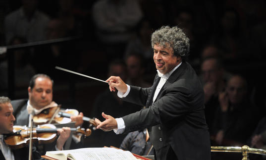 Seymon Bychkov conducting masterfully 