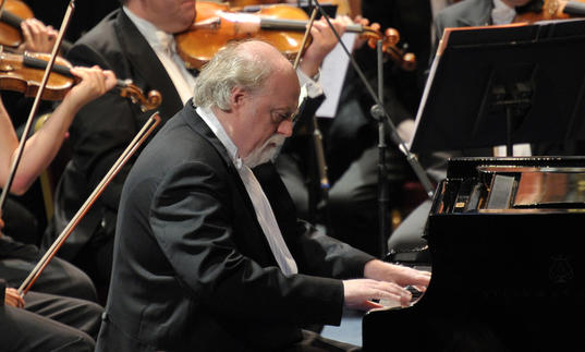 Pianist Peter Donohoe