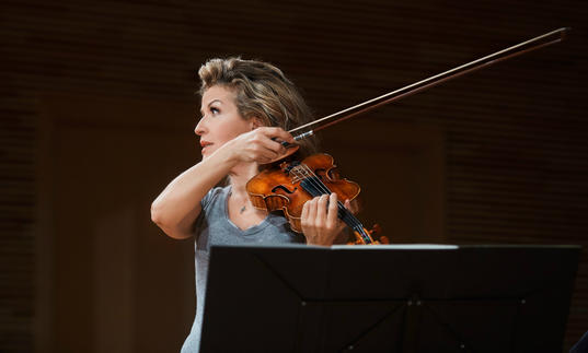 Anne-Sophie Mutter playing the violin