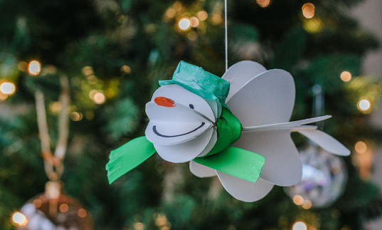 a snowman made out of paper
