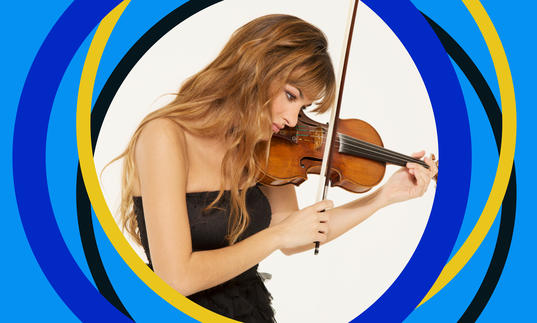 Photo of Nicola Benedetti playing the violin