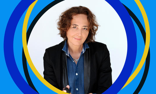 Photo of conductor Nathalie Stutzmann