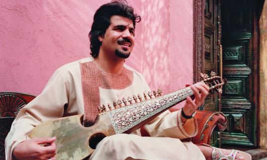 Homayoun Sakhi playing the rubâb