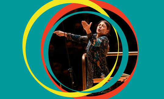 Photo of Dalia Stasevska conducting