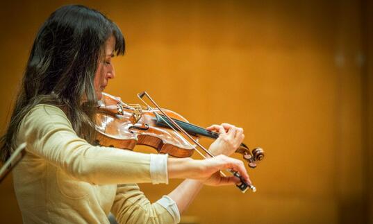 Viktoria Mullova playing her violin