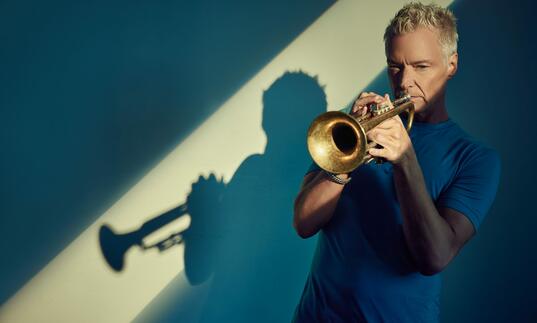 Photo of jazz musician Chris Botti