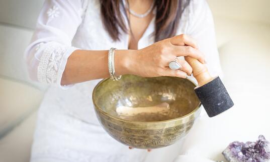 Chetna from Aatma Holistic using a singing bowl
