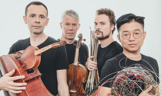 Quatuor Diotima holding broken instruments. 