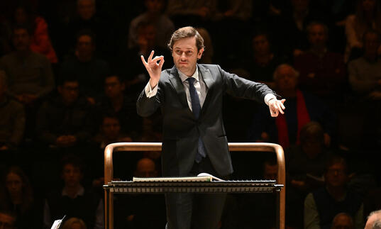 Maxime Pascal conducting the London Symphony Orchestra at the Barbican
