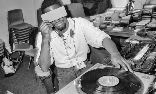 DJ Tee broadcast from three-year-old pirate radio station Kiss-FM studio. Photo by Jeff Veitch.