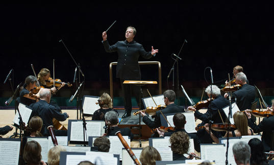 Sakari Oramo conducting the BBC Symphony Orchestra