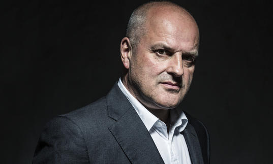 A headshot of Christopher Purves