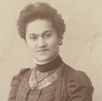 Monochrome photo of Leokadiya Kashperova looking at the camera